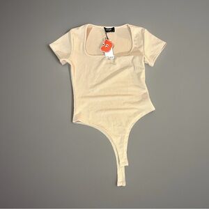 Cider Beige Scoop Neck Short Sleeve Ribbed Bodysuit Sz L — NWT